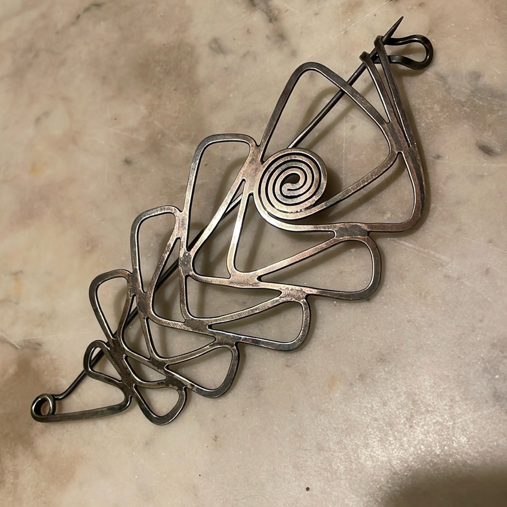 Sterling Silver Dirienzi brooch signed stamped. Gorgeous large pin